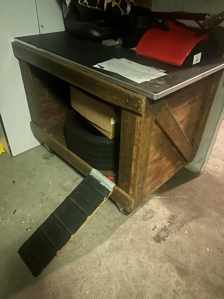 Houten Werkbank/Opbergkast op Wielen. Konijnenhok honden hok, Dieren en Toebehoren, Knaagdieren en Konijnen | Hokken en Kooien