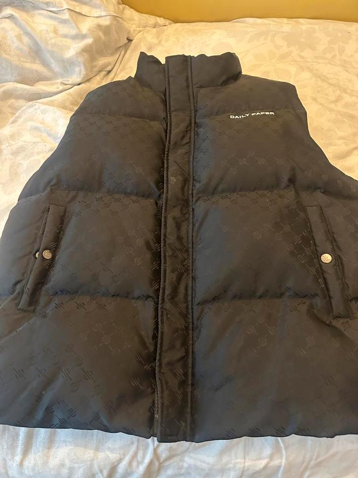 Daily Paper Bodywarmer, Kleding | Heren, Bodywarmers, Zo goed als nieuw, Maat 52/54 (L), Zwart, Verzenden
