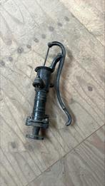 Zwengelpomp gietijzer voor aan muur 68cm, Tuin en Terras, Waterpompen, Ophalen of Verzenden, Gebruikt, Handmatig, Overige typen
