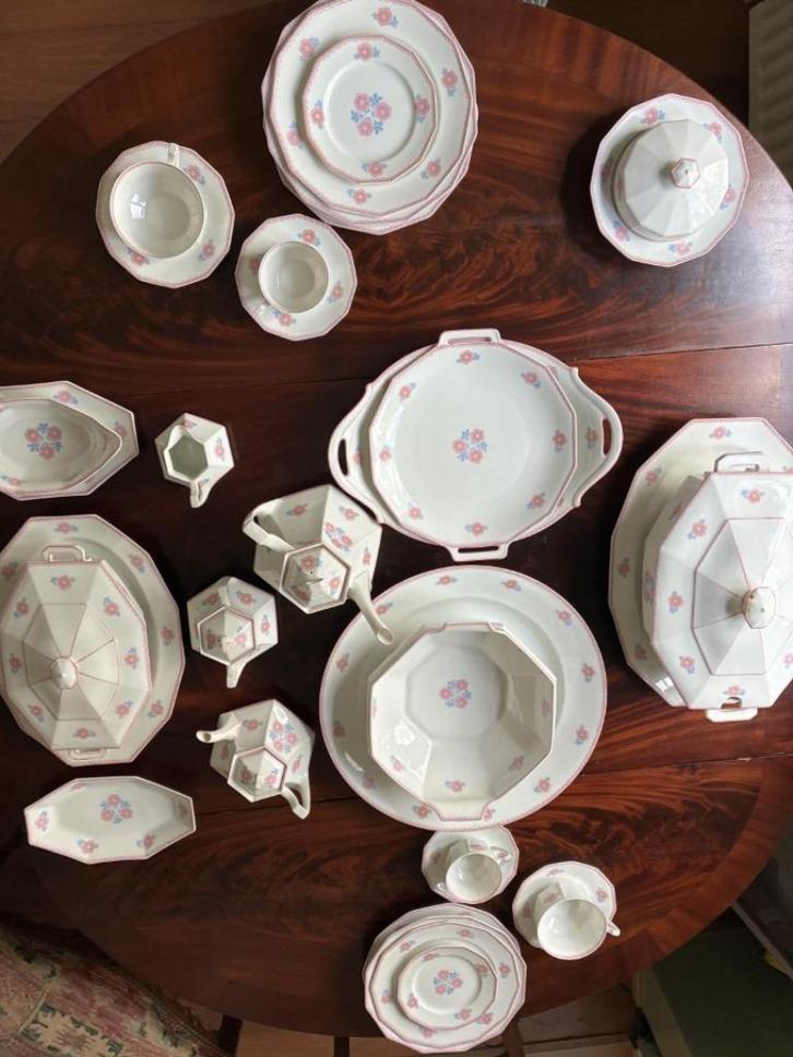 Limoges servies met roze en zachtblauwe bloemtekening, Antiek en Kunst, Antiek | Servies compleet, Ophalen