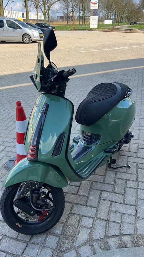 Vespa sprint 4v 80cc, Fietsen en Brommers, Scooters | Vespa, Zo goed als nieuw, Overige modellen, Ophalen of Verzenden