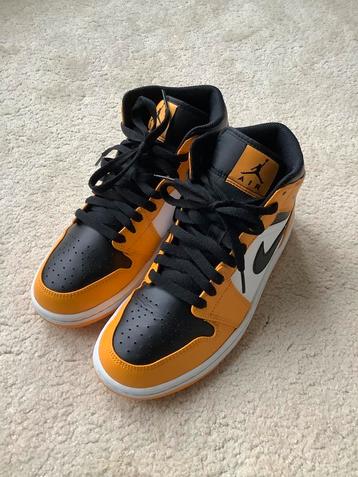 Nike air Jordan 1 mid Taxi maat EU 40 (us 7) beschikbaar voor biedingen