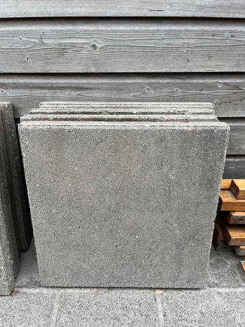 Betontegels beschikbaar voor biedingen