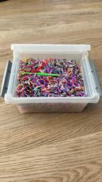 Doos vol loom elastiekjes, Hobby en Vrije tijd, Knutselen, Ophalen of Verzenden, Zo goed als nieuw