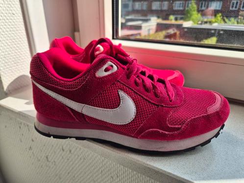 Nike md runner maat 38,5, Kleding | Dames, Schoenen, Zo goed als nieuw, Sneakers of Gympen, Roze, Ophalen of Verzenden