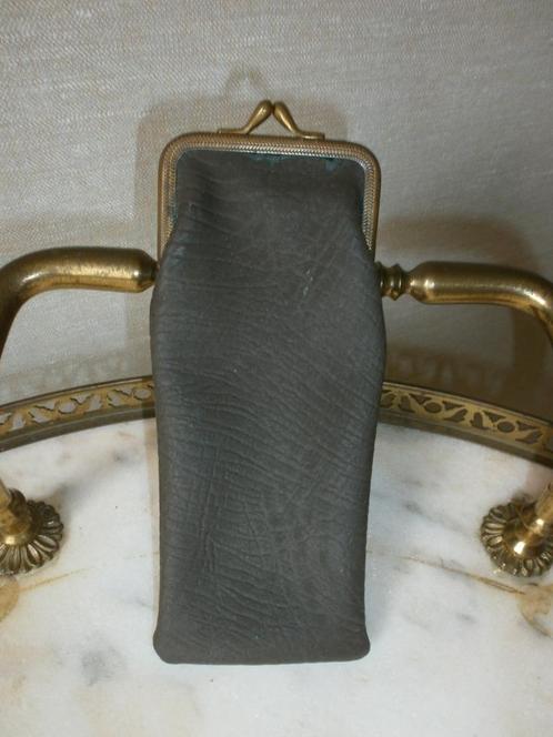 Antieke brillenhoes met koperen sluiting, Sieraden, Tassen en Uiterlijk, Zonnebrillen en Brillen | Dames, Gebruikt, Zonnebril