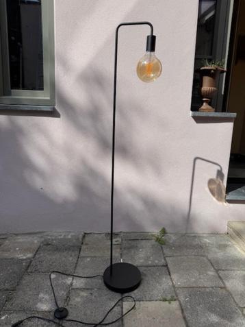 Kamerlamp beschikbaar voor biedingen