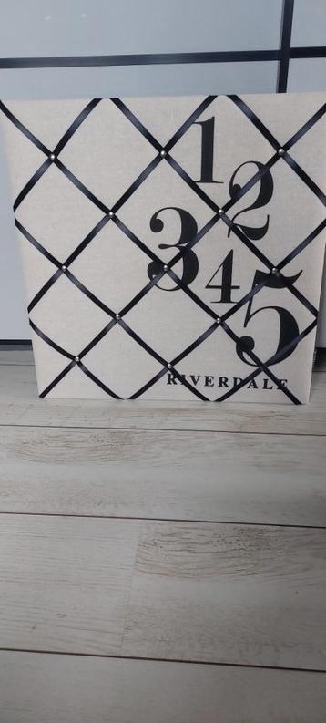 Riverdale Memobord  beschikbaar voor biedingen