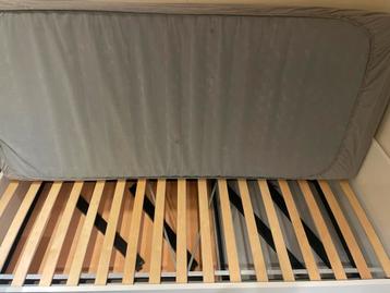 IKEA VIHALS Bed 90x200 - Zo goed als nieuw! - afbeelding 2