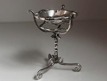 Vroeg 18e eeuws Nederlands miniatuur zilveren komfoor beschikbaar voor biedingen