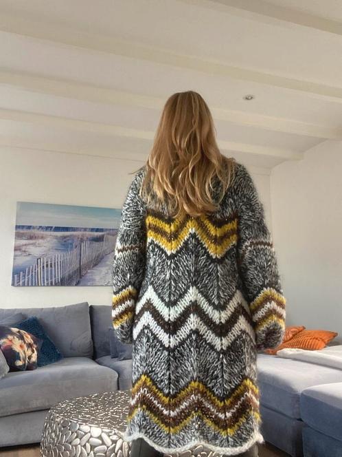 Schitterend half lang gebreid vest handgemaakt, Kleding | Dames, Truien en Vesten, Ophalen of Verzenden