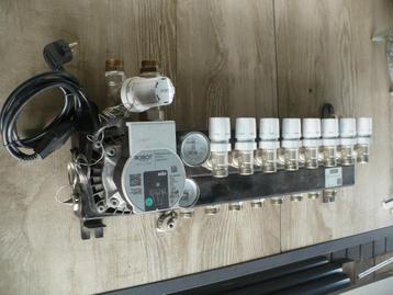 Robot Vloerverwarmingsverdeler 8 groepen met pomp beschikbaar voor biedingen