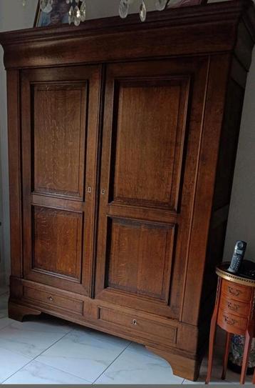 Antieke Louis Philippe kast 19e eeuw . beschikbaar voor biedingen