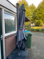 Stevige parasol en voet  3x3 m, Ophalen, Kantelbaar, Gebruikt, Zweefparasol