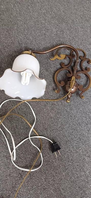 Muurlamp beschikbaar voor biedingen