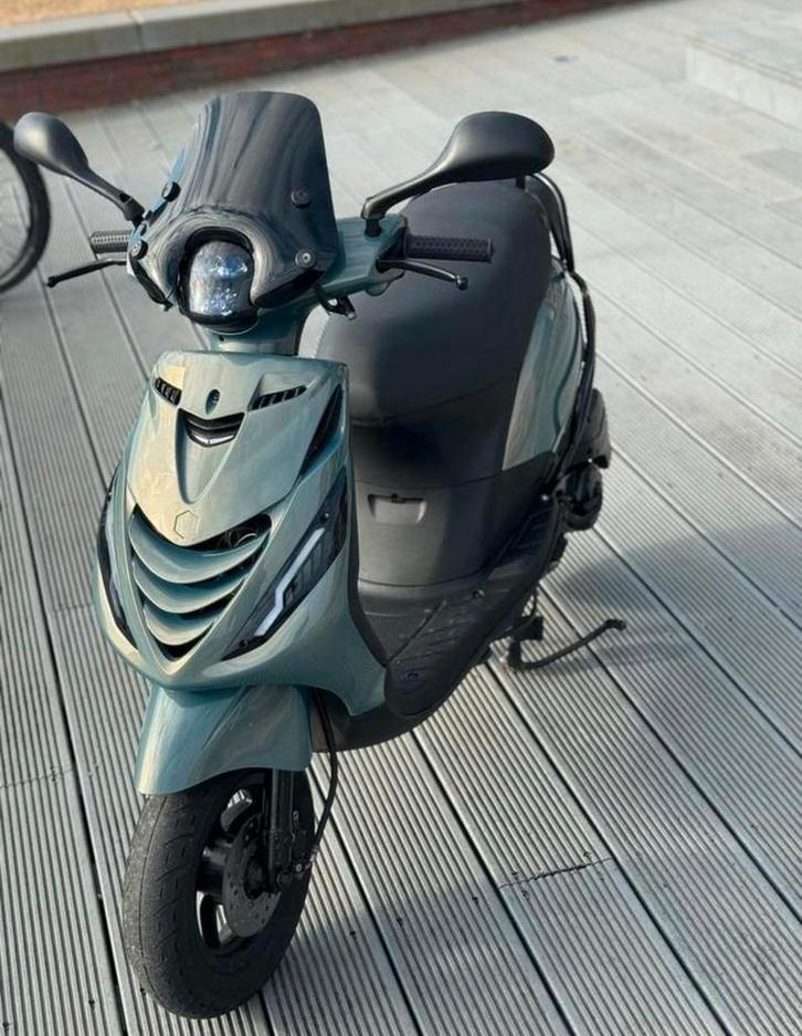 Piaggio zip 80cc, Fietsen en Brommers, Scooters | Piaggio, Zo goed als nieuw, Zip, Benzine, Ophalen