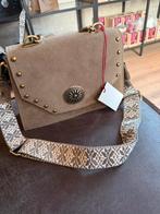 Suede schoudertas mocca, Ophalen of Verzenden, Nieuw, Bruin, Schoudertasje