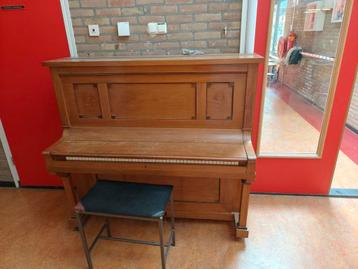 Piano  beschikbaar voor biedingen