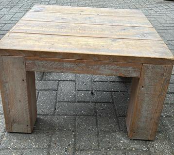 Salon tafel beschikbaar voor biedingen