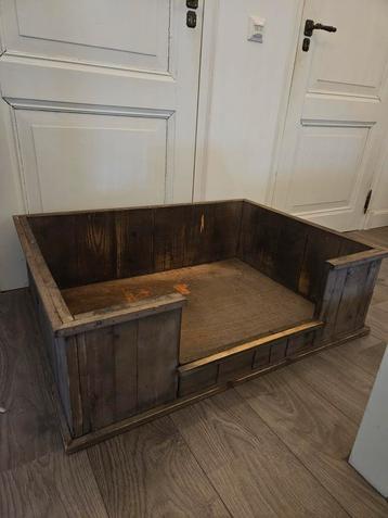 Steigerhouten hondenmand [2 stuks beschikbaar] beschikbaar voor biedingen