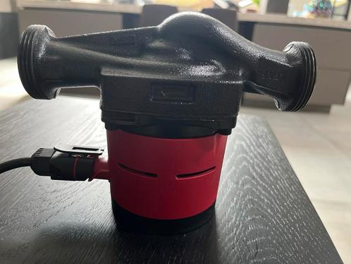 Grundfos ALPHA1 25-40 180 Circulatiepomp, Doe-het-zelf en Verbouw, Verwarming en Radiatoren, Gebruikt, Overige typen, Minder dan 200 watt