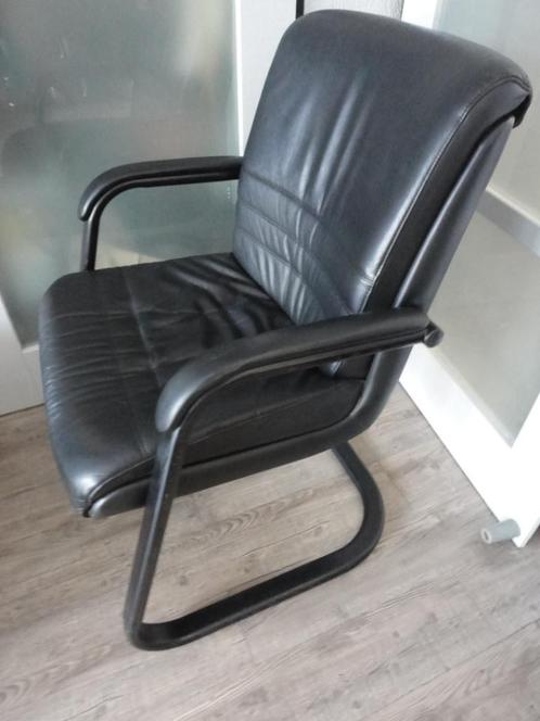 NETTE ZWARTE LEREN STOEL MET METALEN BUISFRAME//TEAB, Huis en Inrichting, Stoelen, Gebruikt, Eén, Leer, Metaal, Zwart, Ophalen