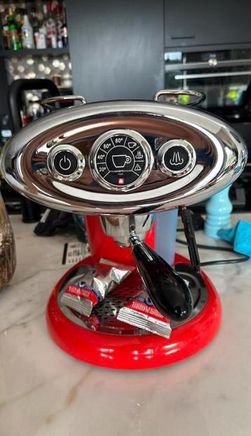 Illy Koffiezetapparaat - Cupjes beschikbaar voor biedingen