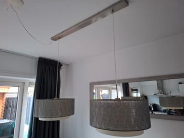 Hanglamp met 2 lampenkappen beschikbaar voor biedingen