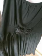 Zwarte jurk met bloemendetail, Maat 38/40 (M), Zwart, Ophalen of Verzenden, Onder de knie