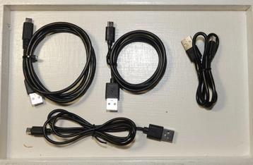 Diverse kabeltjes van USB A naar micro (4x) of mini (1x) USB beschikbaar voor biedingen