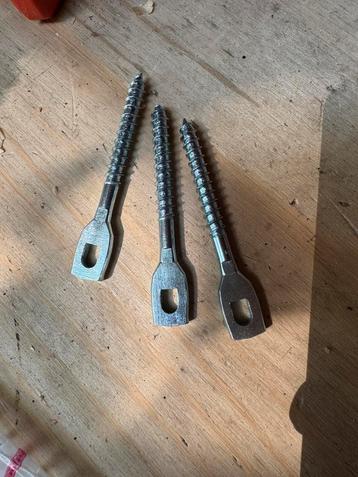 3 schroeven voor bevestiging regenpijp-klemmen beschikbaar voor biedingen