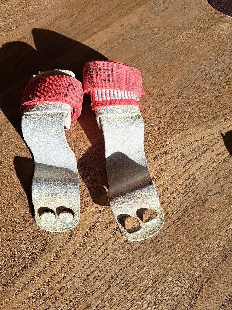 Turnleertjes en polsbandjes, Kindermaat 146 t/m 176, Ophalen of Verzenden, Gebruikt, Overige typen