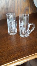 glazen karaf met druiven en bladeren , 2 kleine glaasjes, Ophalen of Verzenden