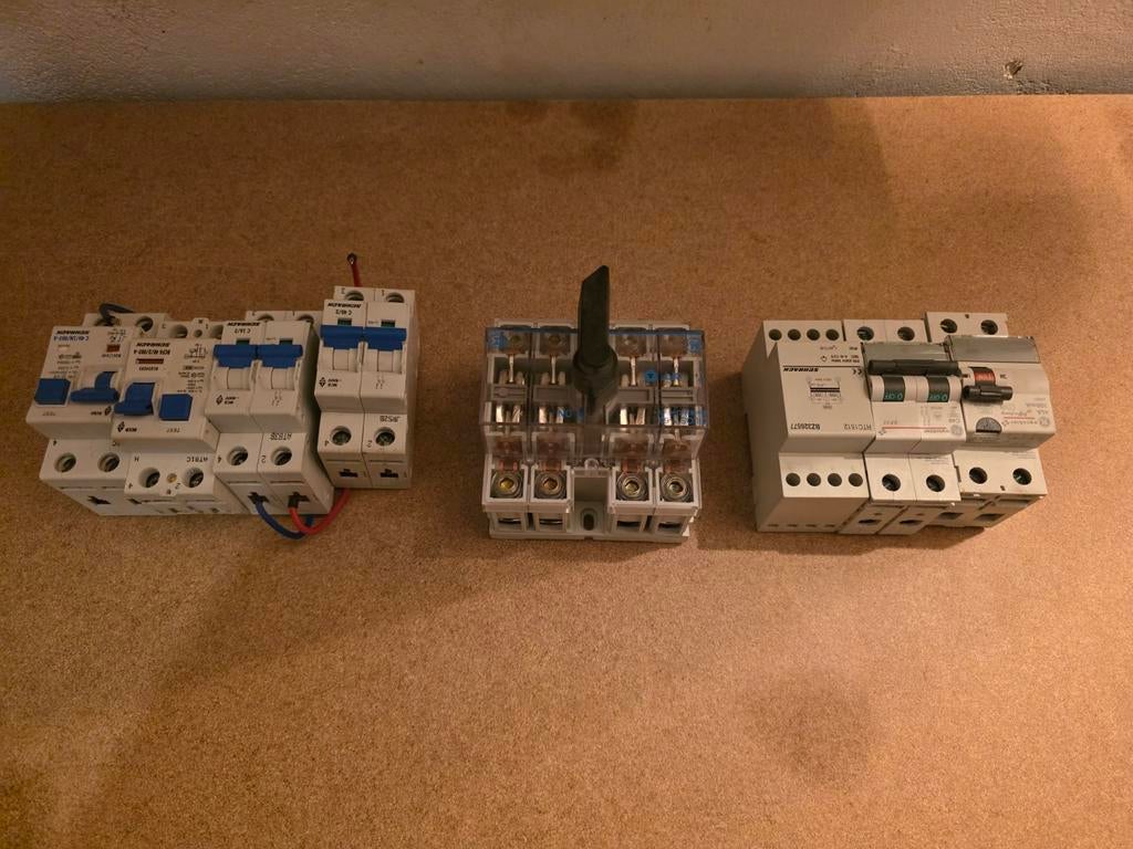 Diverse schakelaars en automaten - ABB, Vynckier, Doe-het-zelf en Verbouw, Ophalen of Verzenden, Gebruikt, Schakelaar