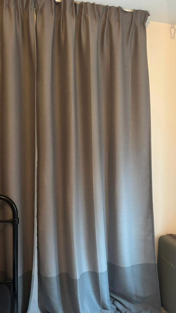 Ikea Verduisterend/blackout gordijnen set kleur grijs, Huis en Inrichting, Stoffering | Gordijnen en Lamellen, Gebruikt, 200 cm of meer