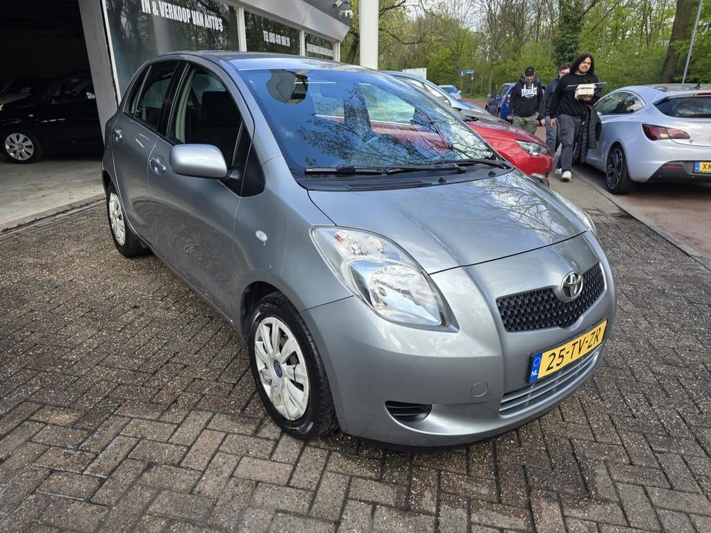 Toyota Yaris 1.3 VVTi Sol MMT | AUTOMAAT | 12MND GARANTIE |, Auto's, Toyota, Stof, 750 kg, 4 cilinders, Origineel Nederlands