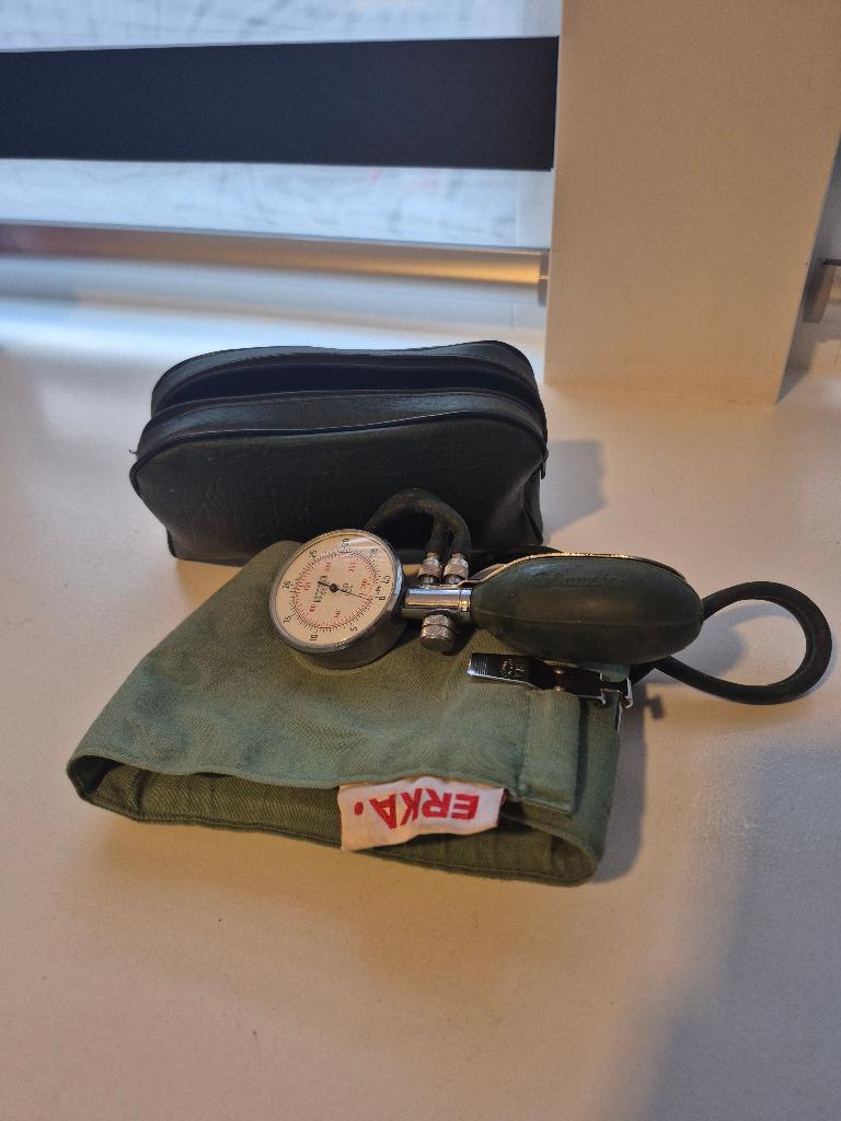 ERKA bloeddrukmeter (Duits kwaliteitsmerk), ca. jaren 70–80, Ophalen of Verzenden, Gebruikt