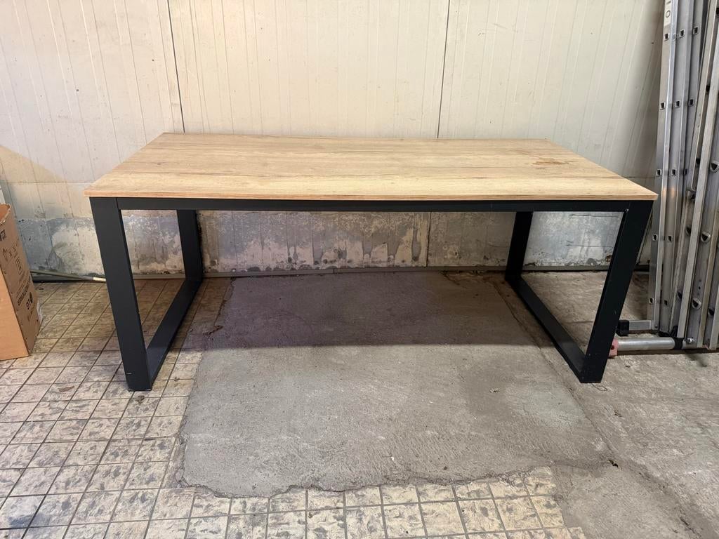 Moderne Salon- en Eettafel met robuust metalen onderstel, Huis en Inrichting, Tafels | Eettafels, Gebruikt, 50 tot 100 cm, 100 tot 150 cm