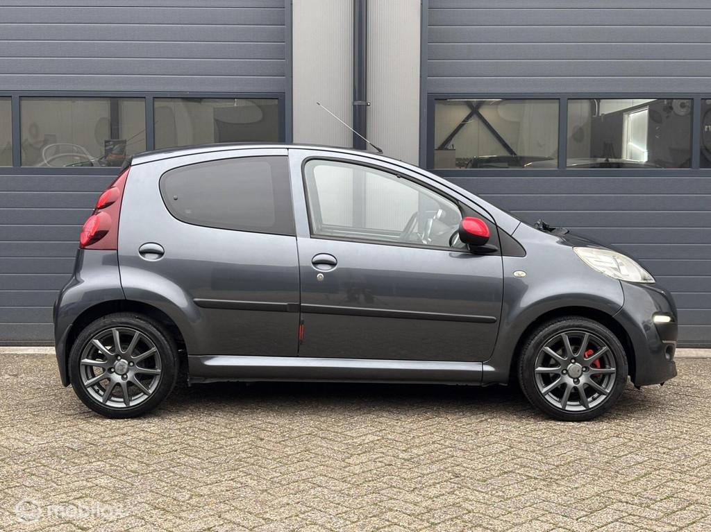 Peugeot 107 1.0 Black & Silver Sport Uitvoering, Voorwielaandrijving, Euro 5, 4 stoelen, Origineel Nederlands