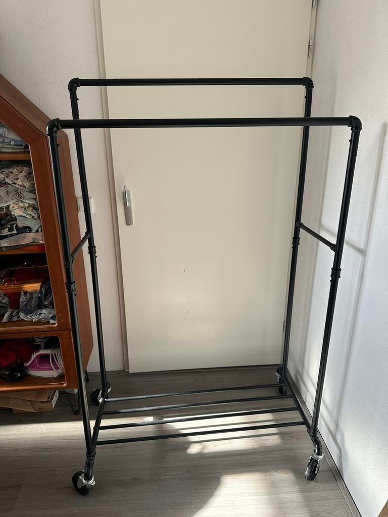 Kwalitatief en stevig kledingrek op wielen, Ophalen, Met wielen, Zo goed als nieuw
