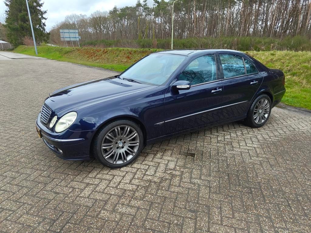 Mercedes E500 V8 Avantgarde 2004 4matic, luchtvering, blauw., Auto's, Automaat, 8 cilinders, Blauw, Vierwielaandrijving