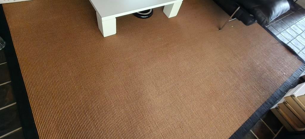 Sisal vloerkleed met zwarte rand 357 x 343 cm modern stoer, Huis en Inrichting, Stoffering | Tapijten en Kleden, Gebruikt, Bruin