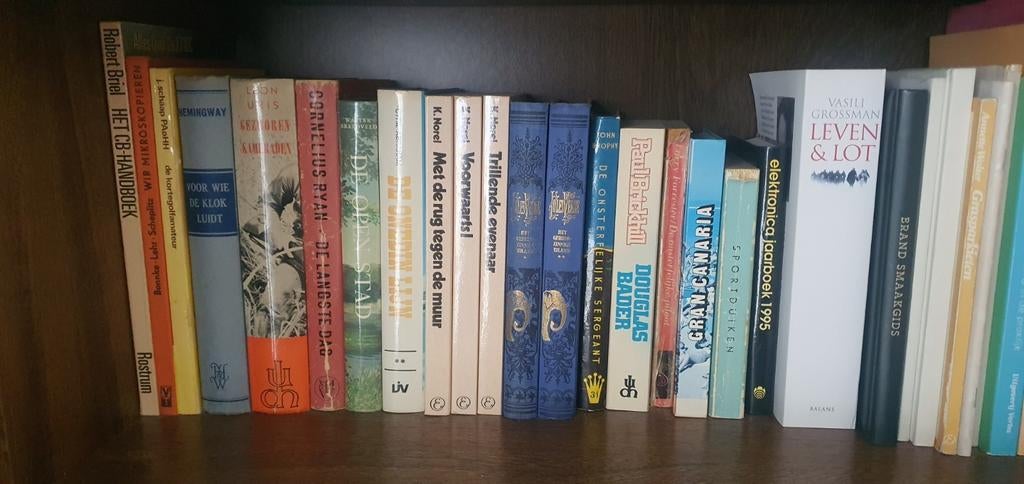 De onsterfelijke sergeant boek van John Brophy (1969), Tweede Wereldoorlog, Ophalen of Verzenden, Zo goed als nieuw, Landmacht