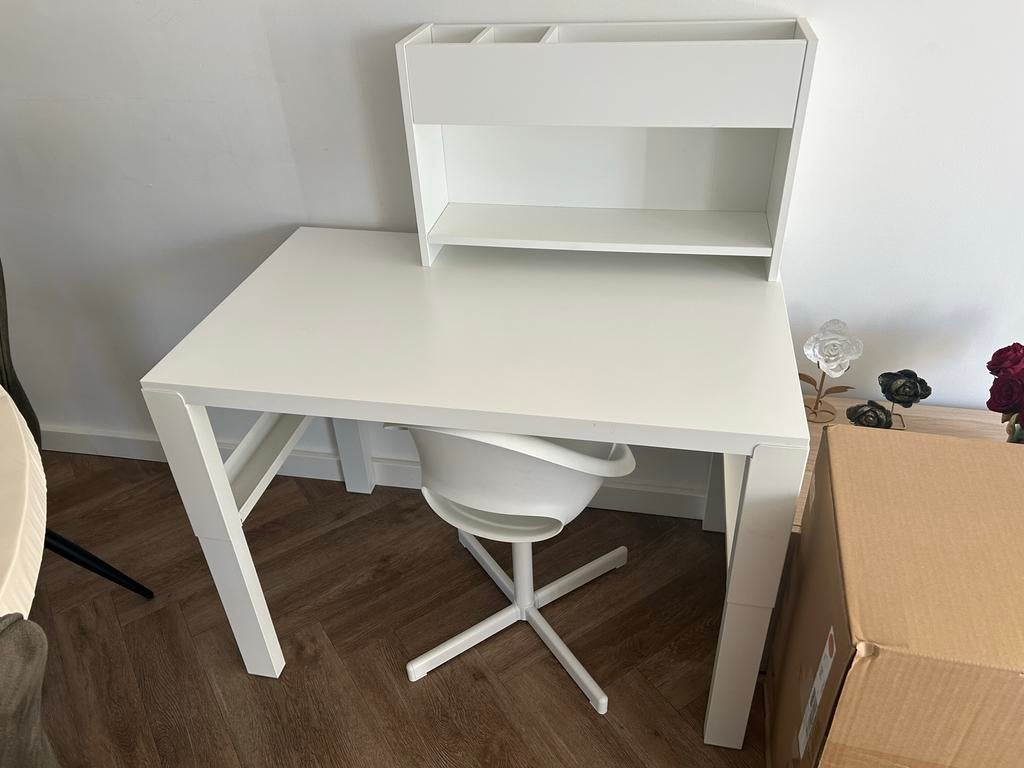 Wit kinderbureau met opzetstuk en bureaustoel, Huis en Inrichting, Bureaus, Ophalen, Opbergruimte, Gebruikt, Spaanplaat of MDF