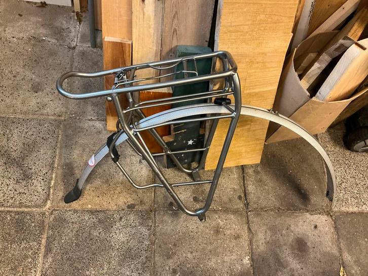 Gazelle orange innergy bagagedrager met spatbord. 28 inch., Fietsen en Brommers, Fietsaccessoires | Bagagedragers, Zo goed als nieuw