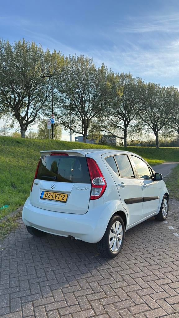 Suzuki Splash 1.0 2010 Wit, NIEUW APK, Airco, Auto's, Suzuki, Origineel Nederlands, Bedrijf, Handgeschakeld, 3 cilinders