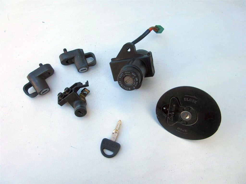 Suzuki GSX750EF slotenset GSX750ES contactslot tankdop slot, Ophalen of Verzenden