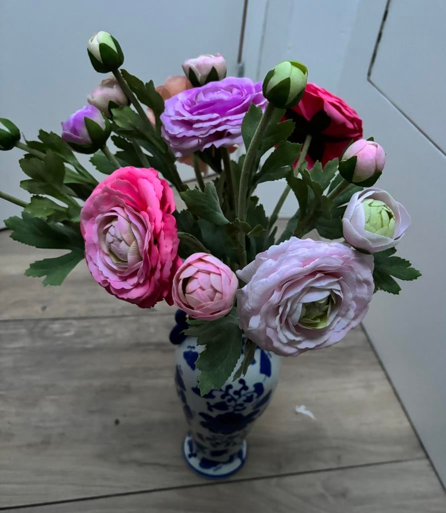 5 prachtig zijden ranonkels boeket 50 cm, Binnen, Ophalen of Verzenden, Boeket, Meerkleurig