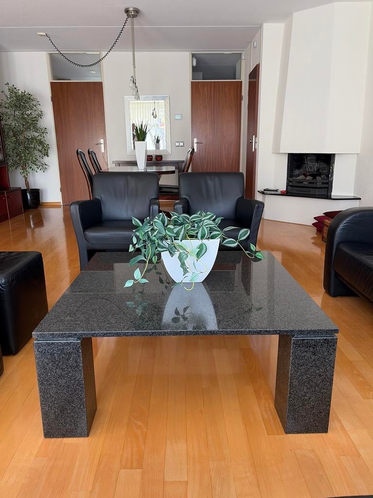 Moderne salontafel van graniet, Huis en Inrichting, Tafels | Salontafels, Ophalen, Overige materialen, 50 tot 100 cm, Vierkant