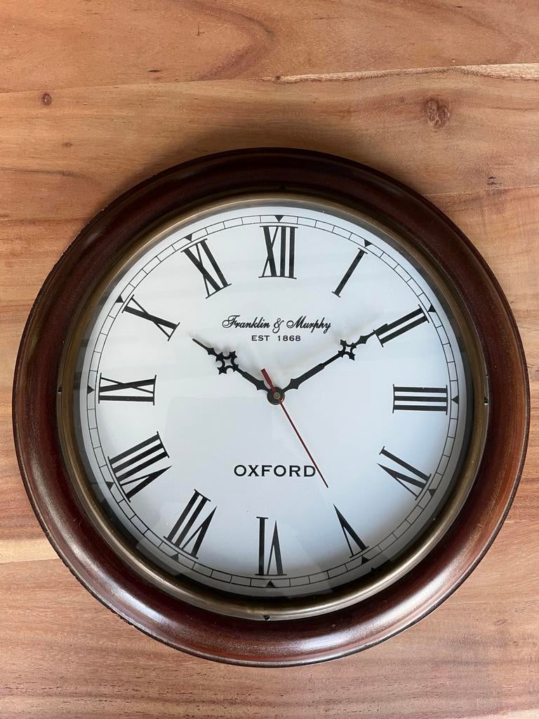 Wandklok massief hout met messing ring en Romeinse cijfers, Ophalen of Verzenden, Gebruikt, Analoog, Wandklok